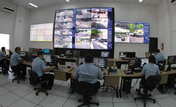 HOY / El Sistema de Emergencia 911 recibe más de 700 llamadas por coronavirus y solicitan el aumento de personal de blanco que pueda dar esa información