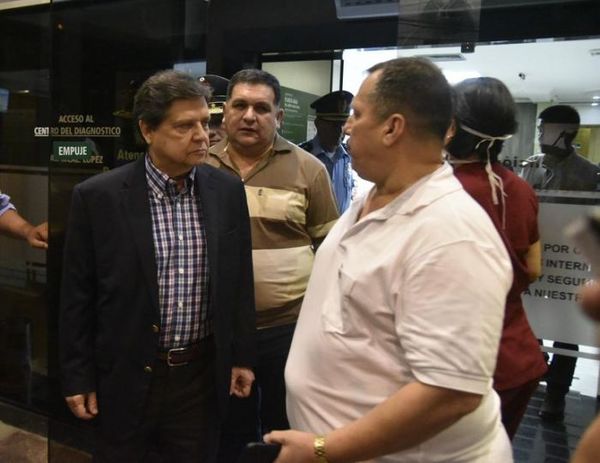 Comandante “está lúcido y está ahora bajo cuidado médico”, indican