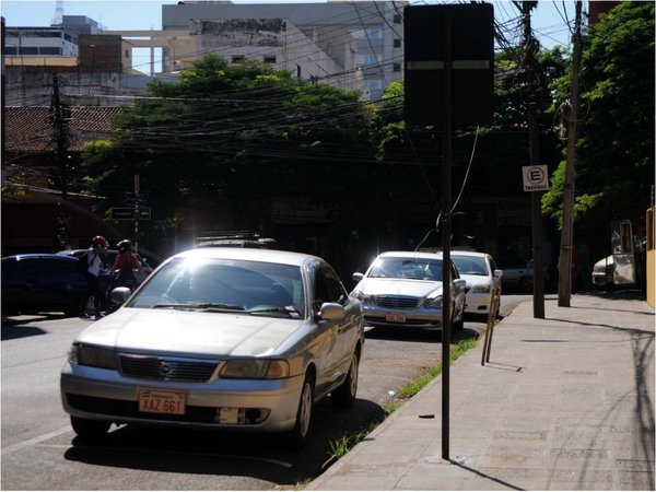 Comuna terceriza estacionamiento porque no puede controlar cobro