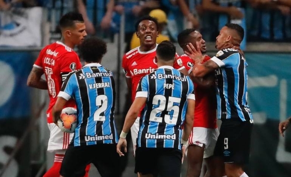 HOY / Gremio e Inter empatan un clásico con 8 expulsados