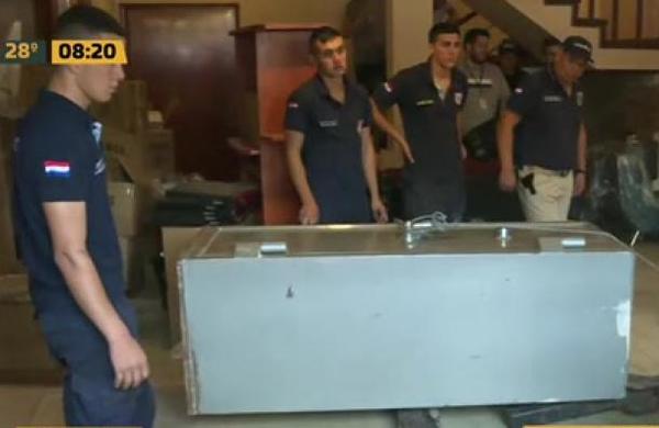 Incautan muebles y una caja fuerte de propiedad de Dalia López en el Barrio Trinidad - C9N
