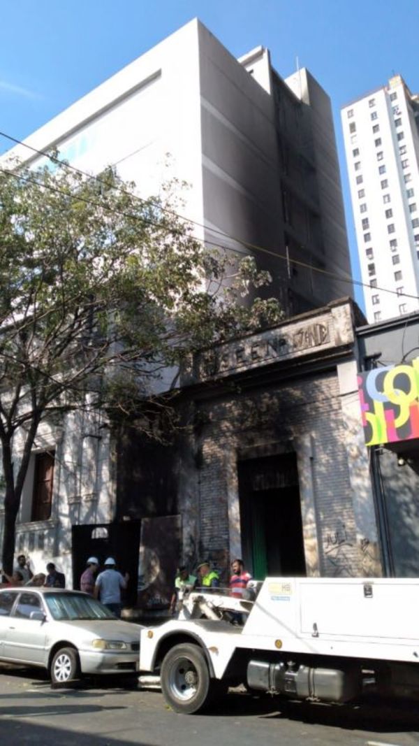 Controlan incendio en depósito céntrico de la ANDE