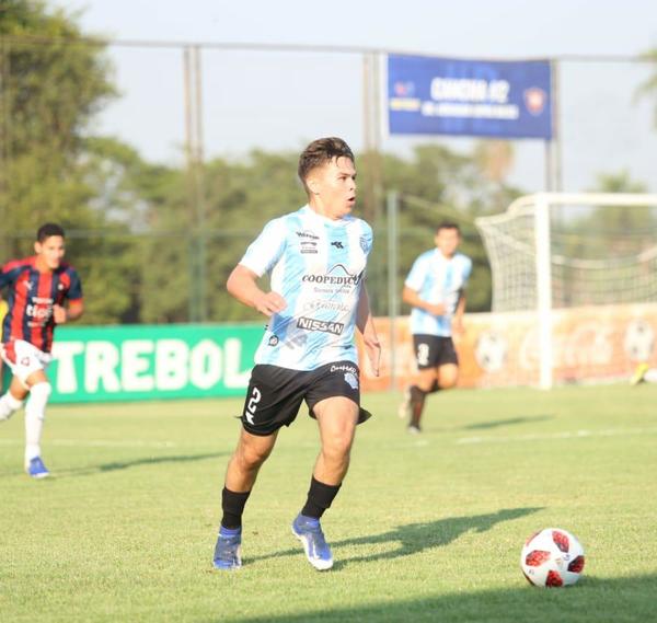 Esteño sueña con jugar en Primera