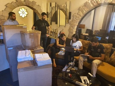 Allanaron residencia de empresaria y encontraron que había un 'operativo de mudanza'