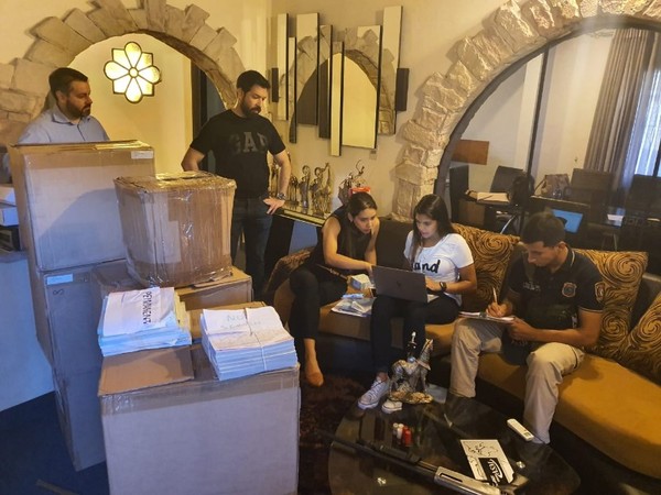 Allanaron residencia de empresaria y encontraron que había un 'operativo de mudanza'