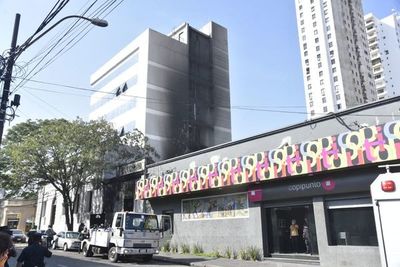 Controlan incendio en el microcentro de Asunción - Nacionales - ABC Color