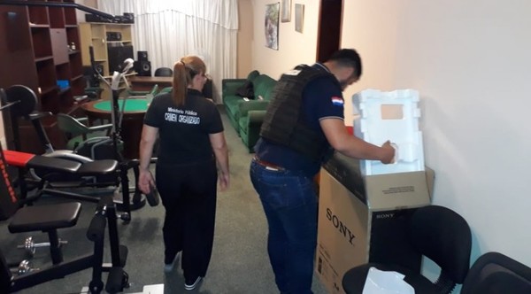 Mansión de Dalia: hallan 6.000 pelotas con foto de Ronaldinho y feroz caja fuerte