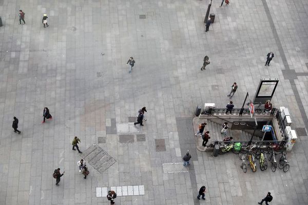 España amanece con espacios públicos cerrados y 70.000 confinados en Cataluña - Mundo - ABC Color