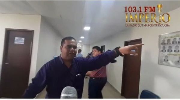 Detienen a polémico abogado y concejal municipal salió corriendo