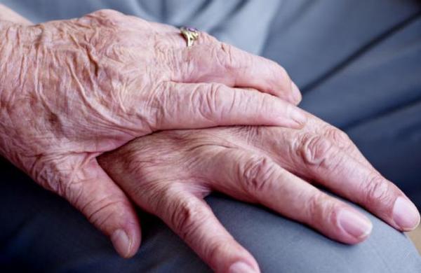 La pareja de ancianos que falleció con horas de diferencia producto del coronavirus - SNT