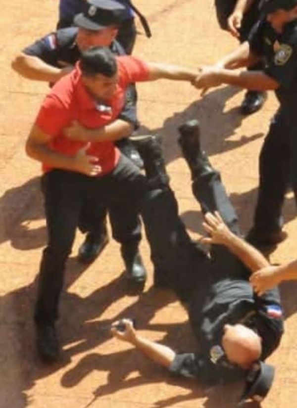 Violencia: Abogado 360 agrede a comisario y es llevado preso en Pedro Juan Caballero