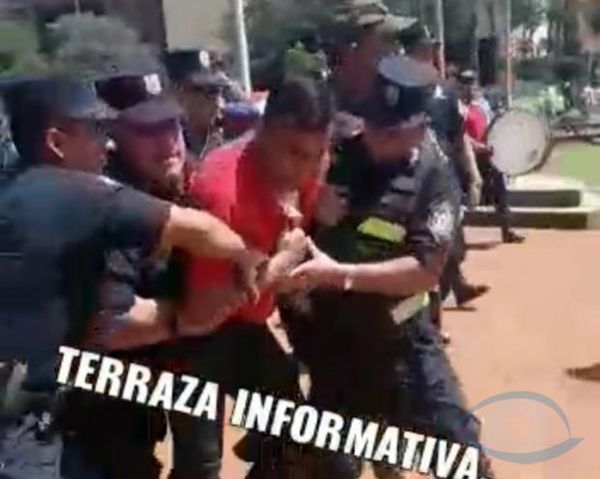 José Carlos Acevedo ordena la detención del luchador social Néstor Echeverria