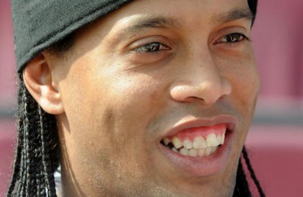 Equipos de la cárcel tientan a Ronaldinho para torneo de fútbol sala - SNT