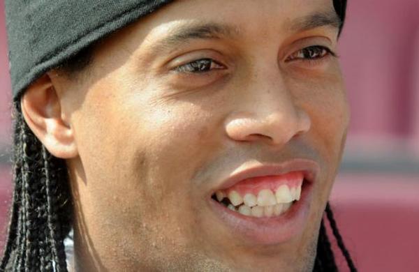 Equipos de la cárcel tientan a Ronaldinho para torneo de fútbol sala - C9N