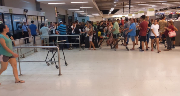 HOY / Los supermercados atenderán hasta la medianoche