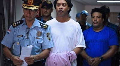 HOY / Una vez más, ratifican prisión preventiva de Ronaldinho y su hermano: seguirán recluidos en la Agrupación