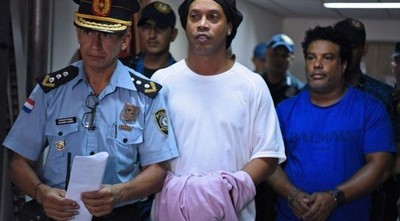 Una vez más, ratifican prisión de Ronaldinho y su hermano: seguirán en la Agrupación