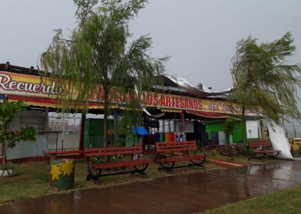Tormenta azota Encarnación y genera destrozos
