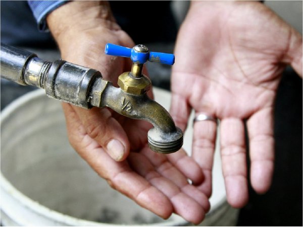 Falta de agua debe considerarse problema de salud pública en emergencia