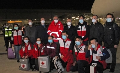 HOY / Expertos chinos se mudan de Wuhan a Italia para combatir al coronavirus