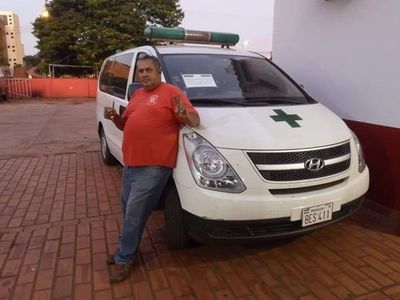Juancho Acosta entregó ambulancia donada por Itaipú a los bomberos rojos