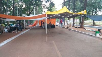 Tras acuerdo, adultos mayores acceden a despejar avenida en CDE - ABC en el Este - ABC Color