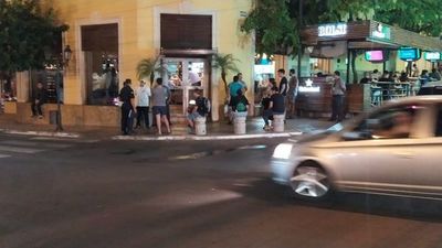 Policía interviene en comercio céntrico ante posible transgresión a cuarentena - Nacionales - ABC Color