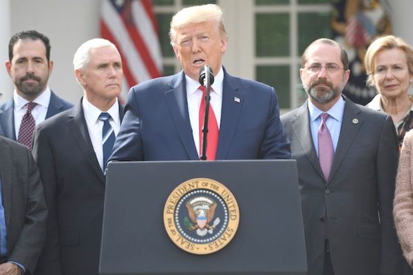 Declaración de emergencia de Trump libera hasta USD 50.000 millones contra el coronavirus
