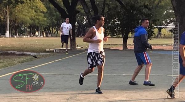 Con 5 goles de Ronaldinho su equipo le ganó 11 a 2 al de Miguel Cuevas