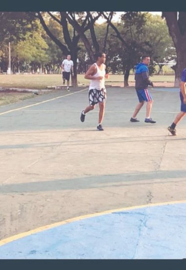 Dinho chuleó al rollo en su primer partidito.