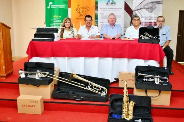 Itaipu dona instrumentos musicales a Sonidos de Mi tierra | Lambaré Informativo