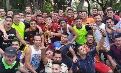 ¡Ronaldinho campeón del torneo de la Agrupación Especializada!