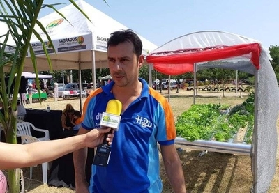 HOY / Manuel Villalba de Rohayhu Py, en la feria del Emprendedor, que apoyó la Cooperativa Sagrados Corazones