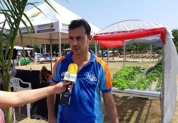 HOY / Manuel Villalba de Rohayhu Py, en la feria del Emprendedor, que apoyó la Cooperativa Sagrados Corazones