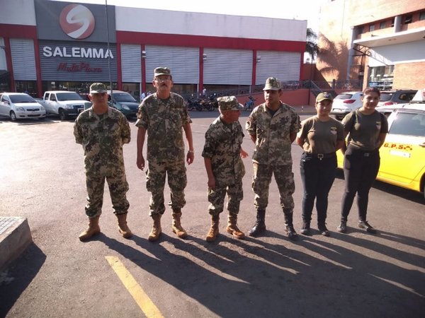 Militares realizan charlas en sitios con aglomeración ante el Covid-19