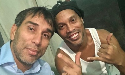Pipino Cuevas visitó a Ronaldinho