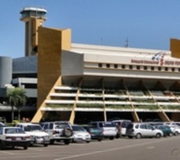 Un acompañante por viajero, piden desde aeropuertos - Paraguay.com