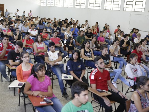 Más de 4.300 jóvenes habilitados al examen para acceder a becas de Itaipú