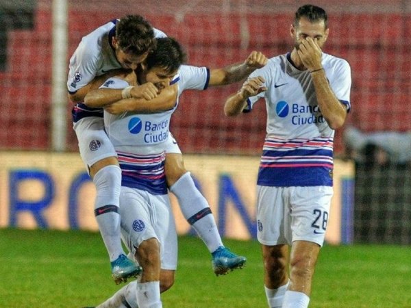 Espectacular gol de Óscar Romero en Argentina