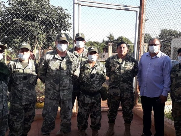 Militares controlan temperatura a visitantes en penitenciarías