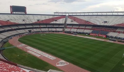 River cierra el Monumental y Tucumán se queda afuera