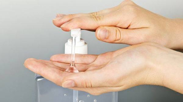 Todos buscamos alcohol en gel contra el coronavirus, pero ¿realmente funciona?