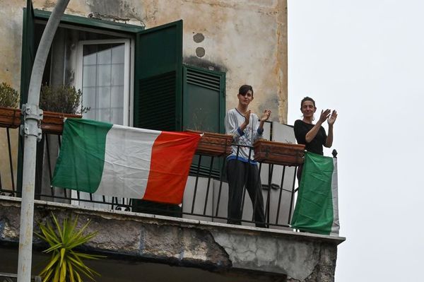 Los italianos cantan desde sus ventanas para hacer frente a la cuarentena por el coronavirus - Mundo - ABC Color