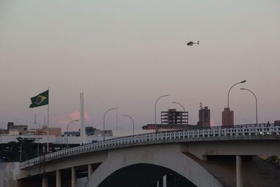 Abdo anuncia cierre parcial de fronteras desde el lunes