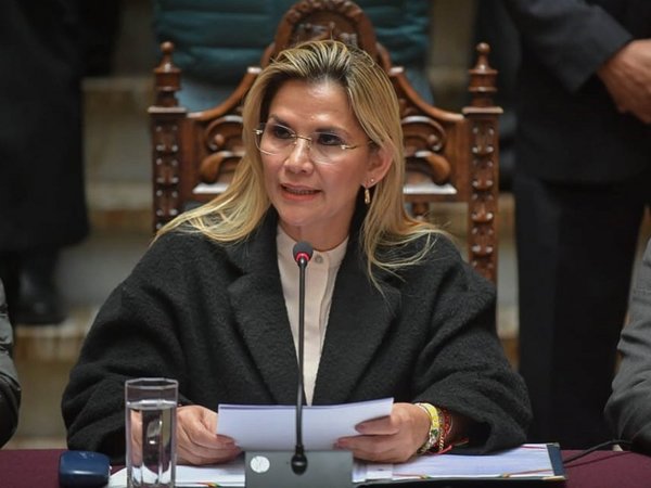 Bolivia prohíbe ingreso de pasajeros de España, China, Corea e Italia