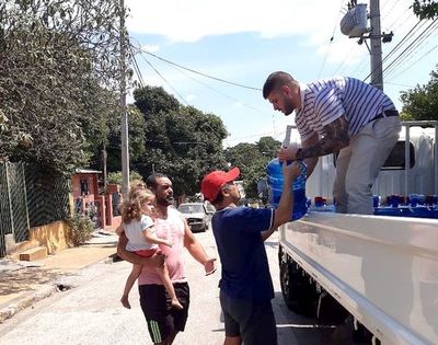 Essap distribuyó agua en varios barrios de Asunción
