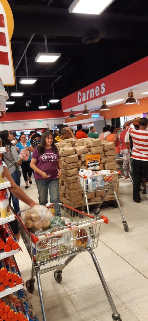 Piden la presencia de un miembro por familia en supermercados