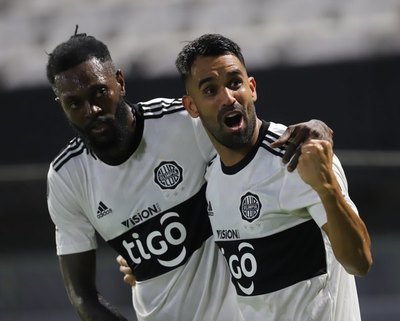 Roque y Antolín, los traductores de Adebayor | Crónica
