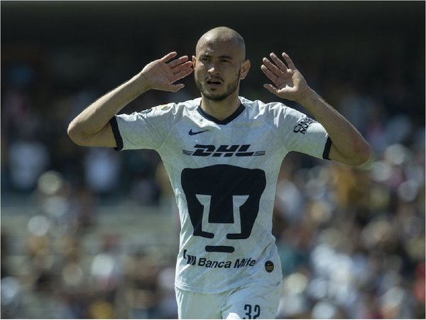 Carlos González celebra otro gol, pero su equipo cae ante el líder