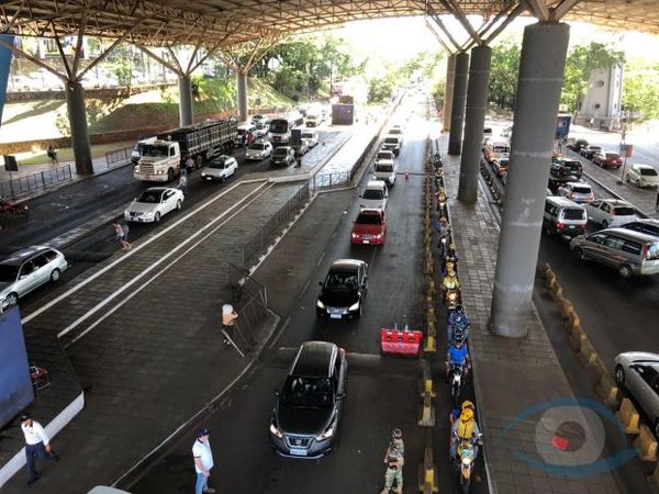 Ejecutivo anuncia cierre parcial de fronteras y mayor control para cumplimiento de contingencia